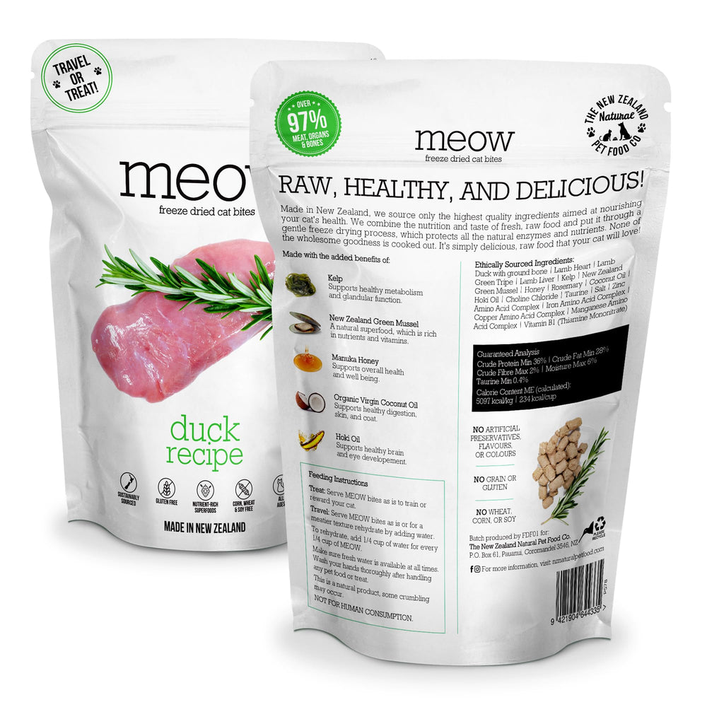 Trozos liofilizados de Meow Duck listos para comer o añadir a la comida.