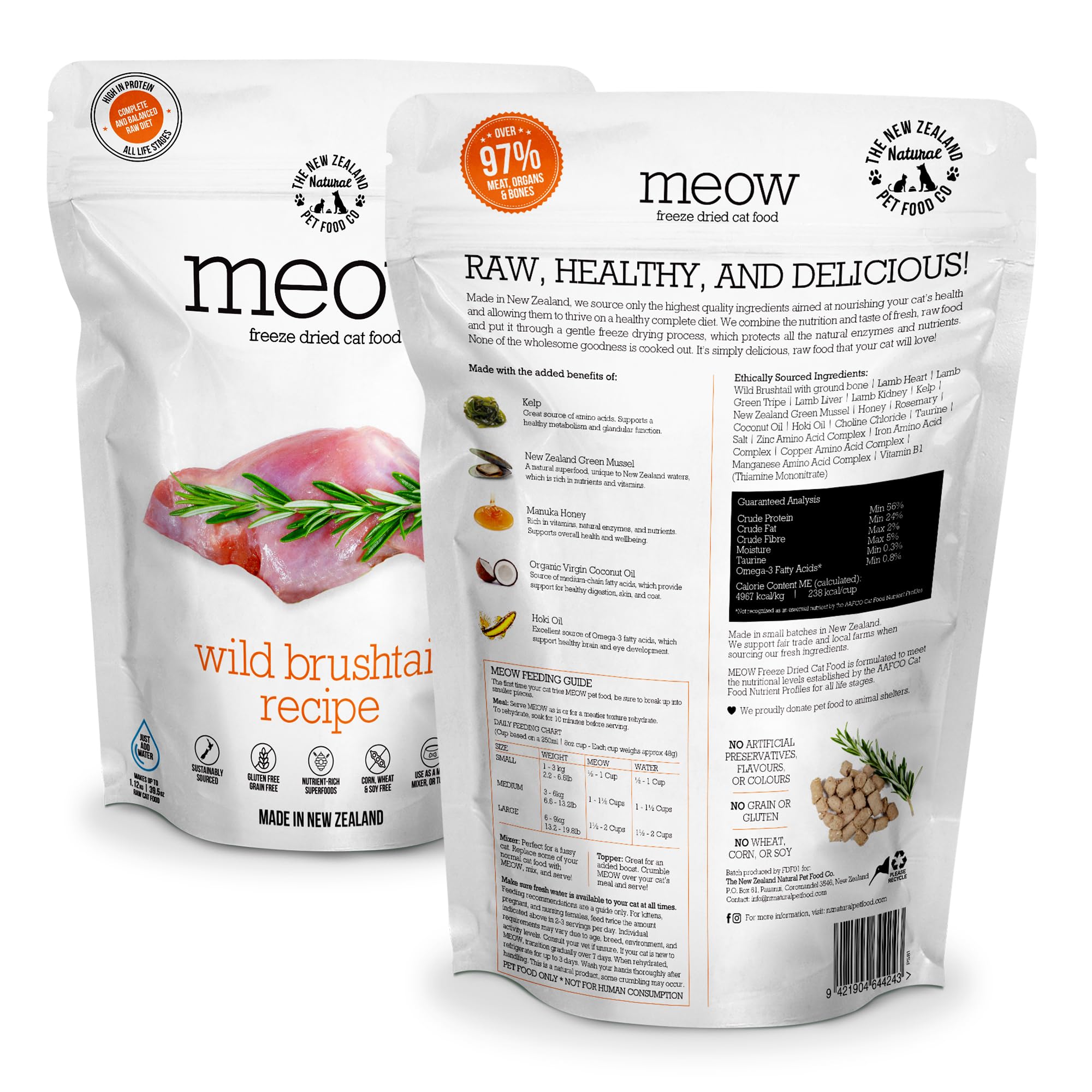 El Meow de The New Zealand Natural Pet Food Co, gato usando la comida liofilizada.