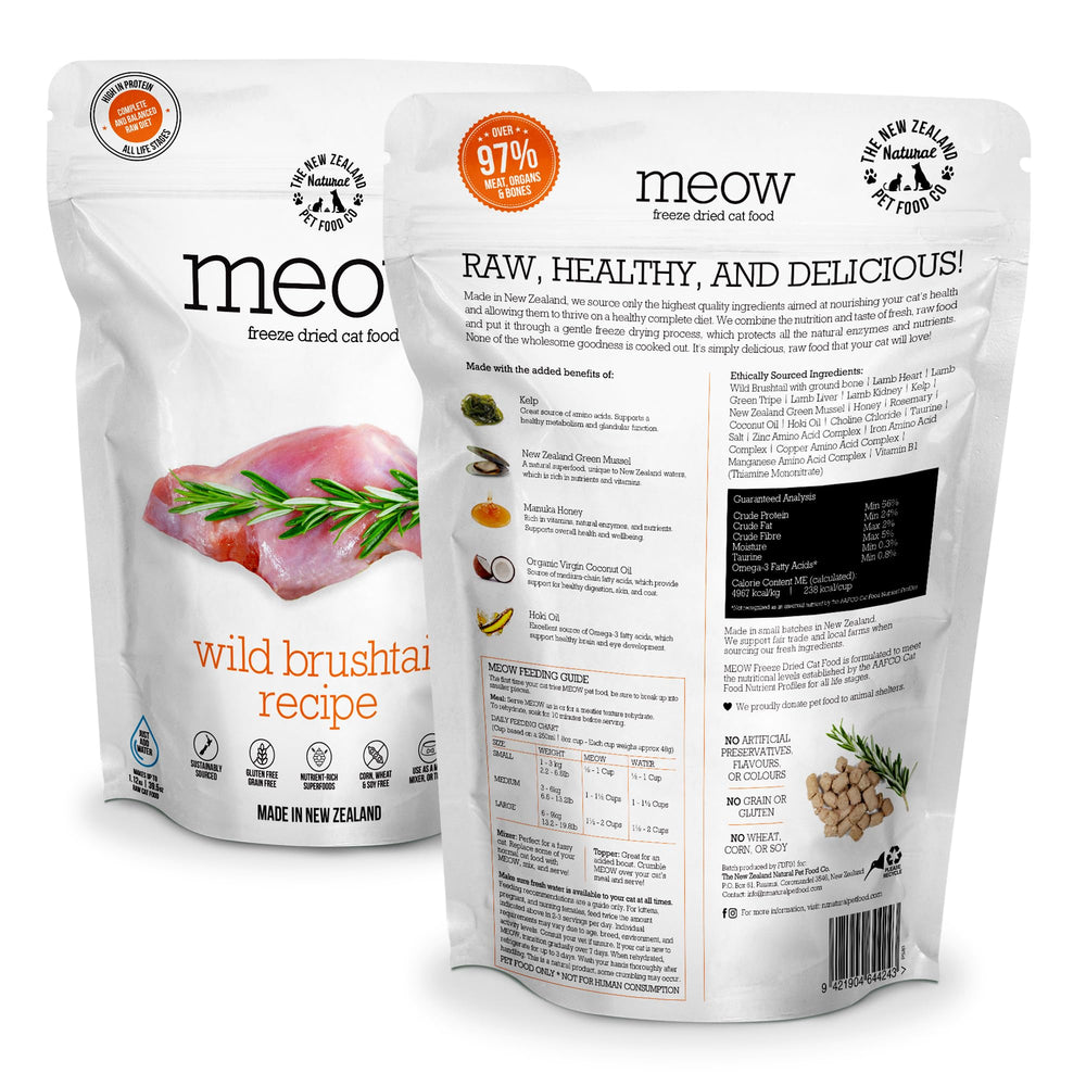El Meow de The New Zealand Natural Pet Food Co, gato usando la comida liofilizada.