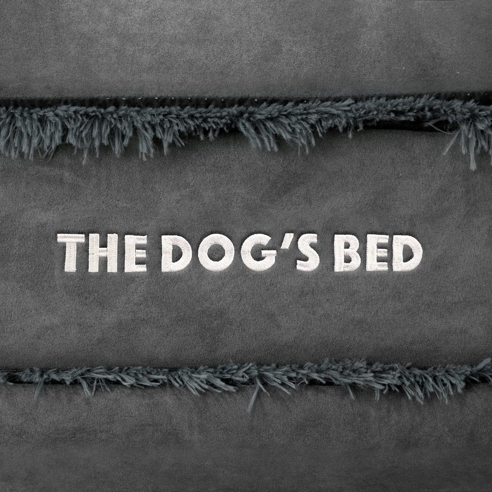 The Dog's Balls diseño con bolsters amplios para descanso relajado.