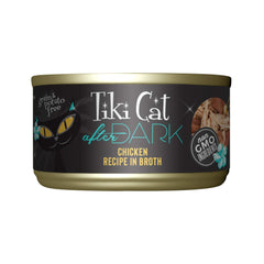 Tiki Cat After Dark con pollo desmechado en caldo, ideal para gatos adultos.