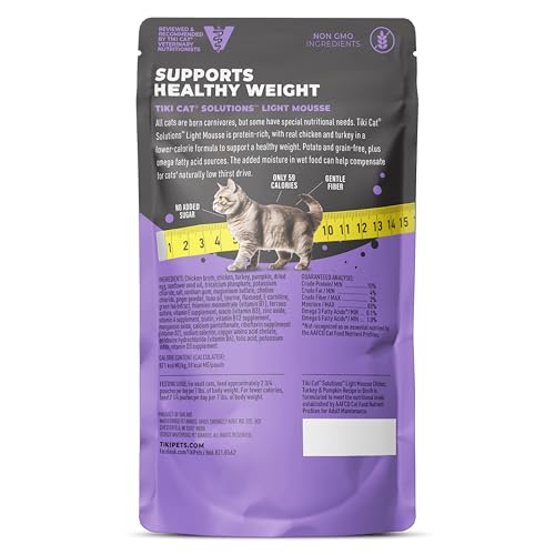 Tiki Cat Solutions Light Mousse, textura cremosa destacada en la porción, recompensa suave para tu gato.