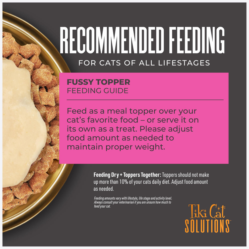 Tiki Cat Solutions Topper Fussy añade humedad a la comida.