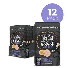 Textura suave Velvet Mousse de Tiki Pets After Dark para gatos exigentes.