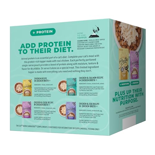 Verter sobre comida seca con TIKI PETS Tiki Cat Born Carnivore Complements para mayor humedad