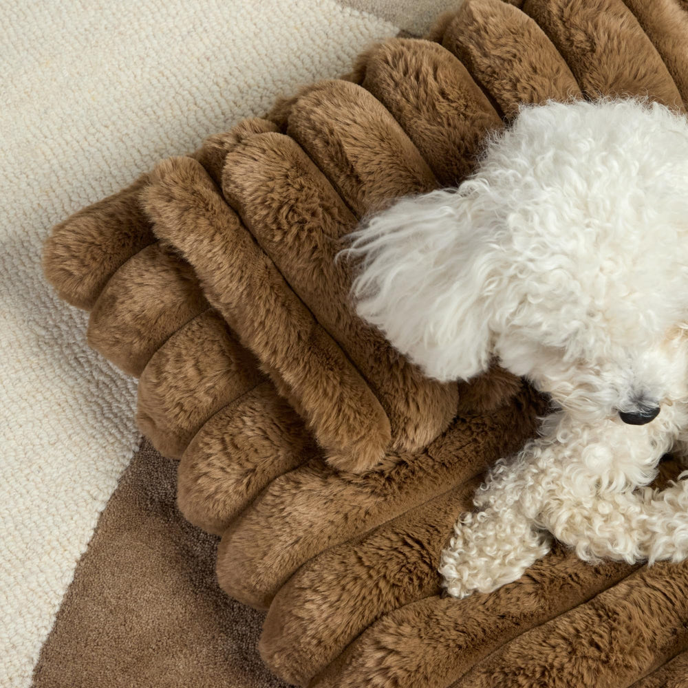 Town & Country Luxe CuddleTown interior acolchado ofrece apoyo cómodo al dormir.