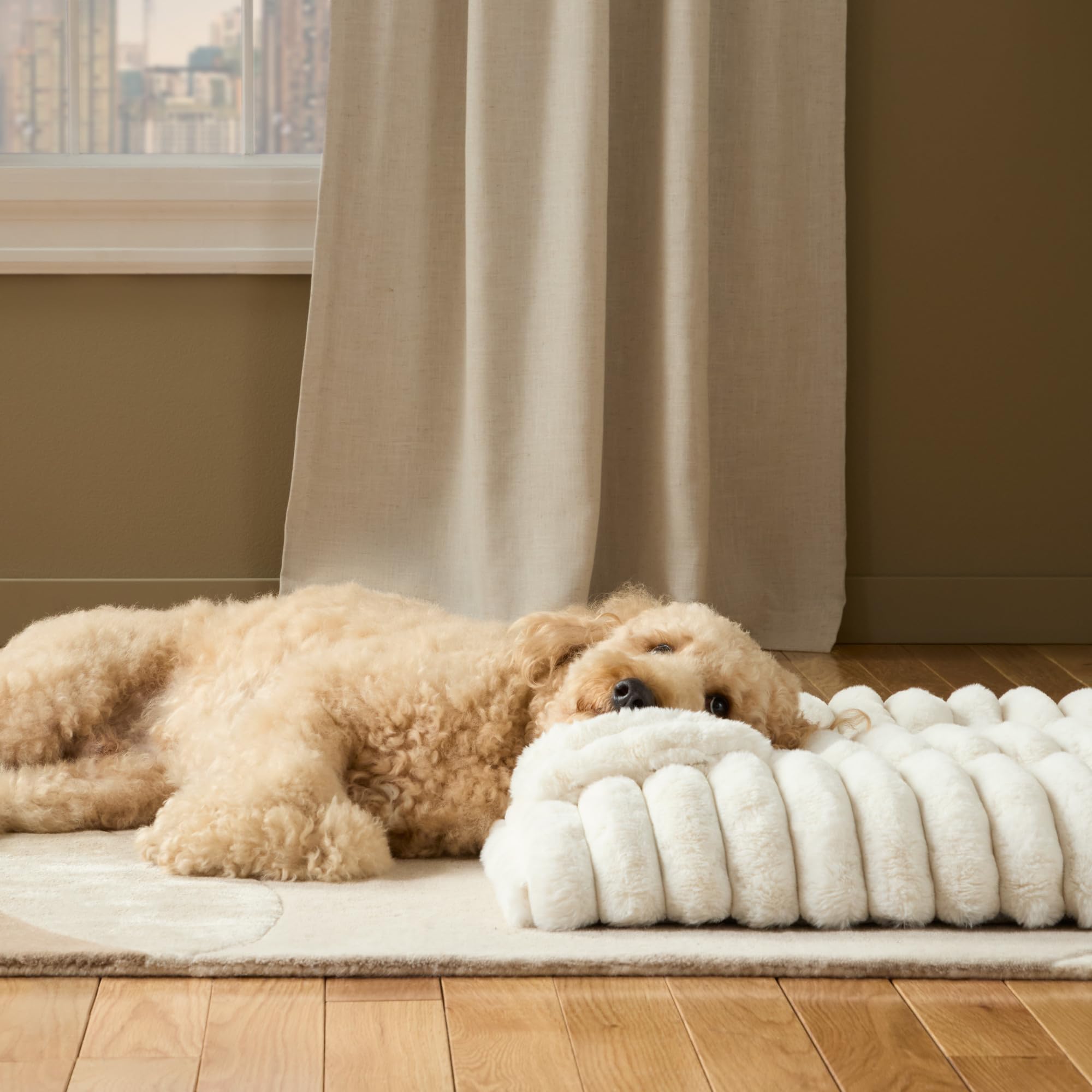 Town & Country Luxe CuddleTown: interior acolchado que brinda apoyo suave durante el sueño.