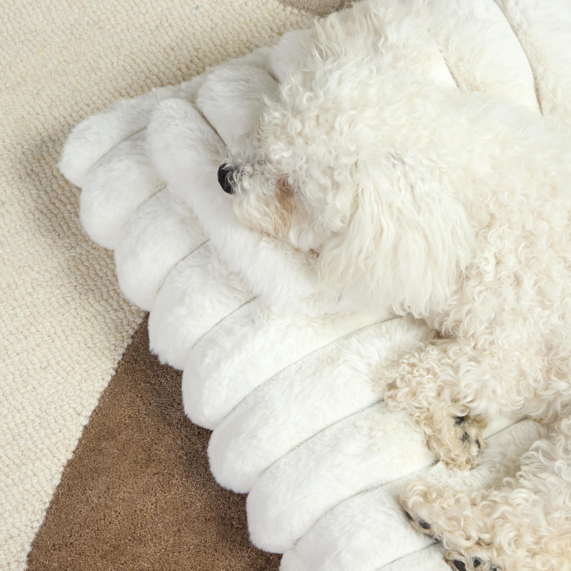 Town & Country Luxe CuddleTown: protección repelente al agua para uso diario y limpieza fácil.