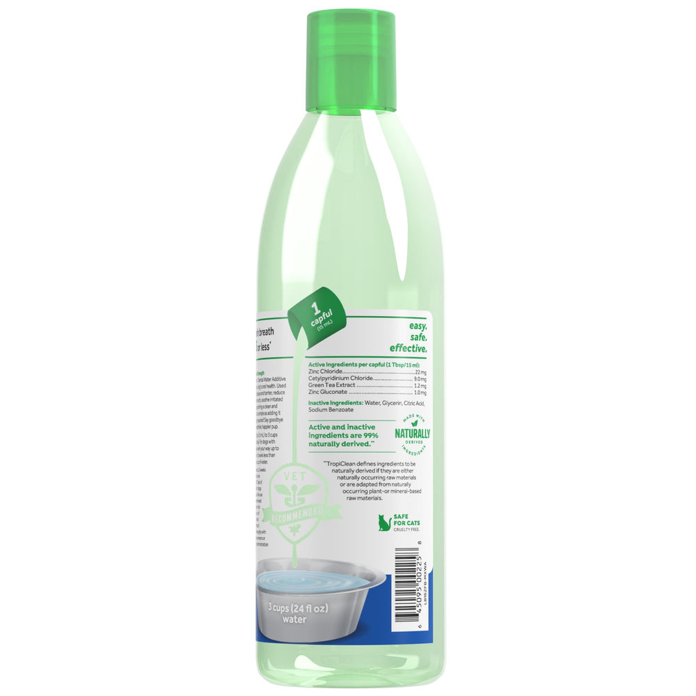 TropiClean mezcla fácil con el agua diaria del perro.