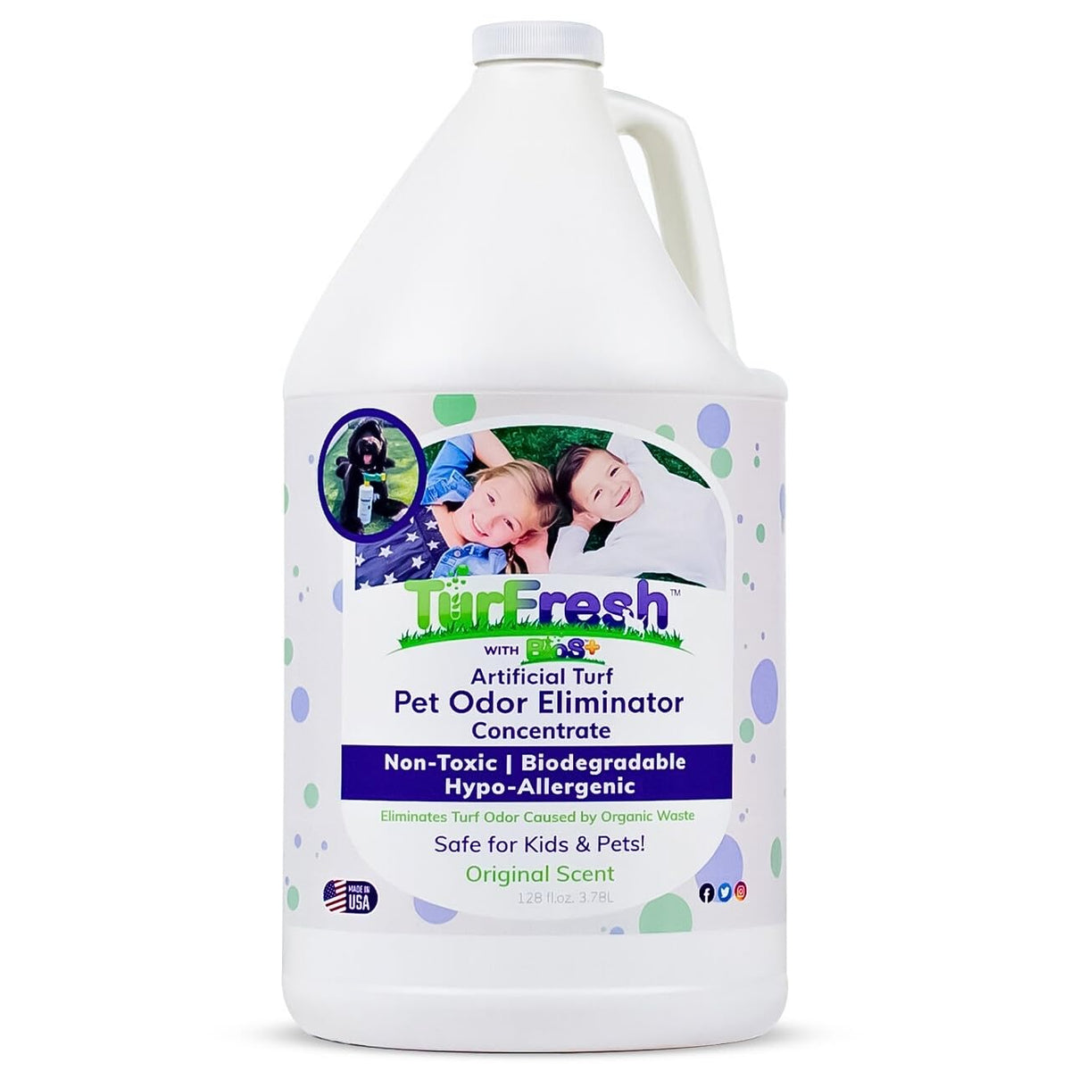 BioS+ de TurFresh en botella externa, elimina olores de mascotas en exteriores.