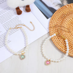Tyqour collar de perlas con corazón rosa para gatos, ideal para fiestas y fotos.