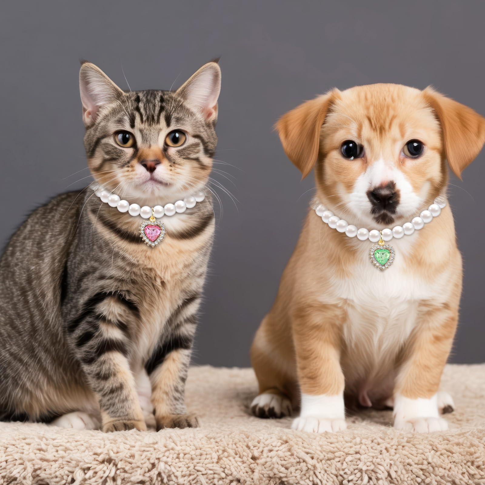 Tyqour collar para gatos con corazón rosa, realza su look diario.