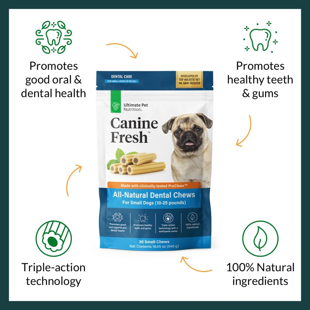 Perro masticando Canine Fresh para aliento más fresco.