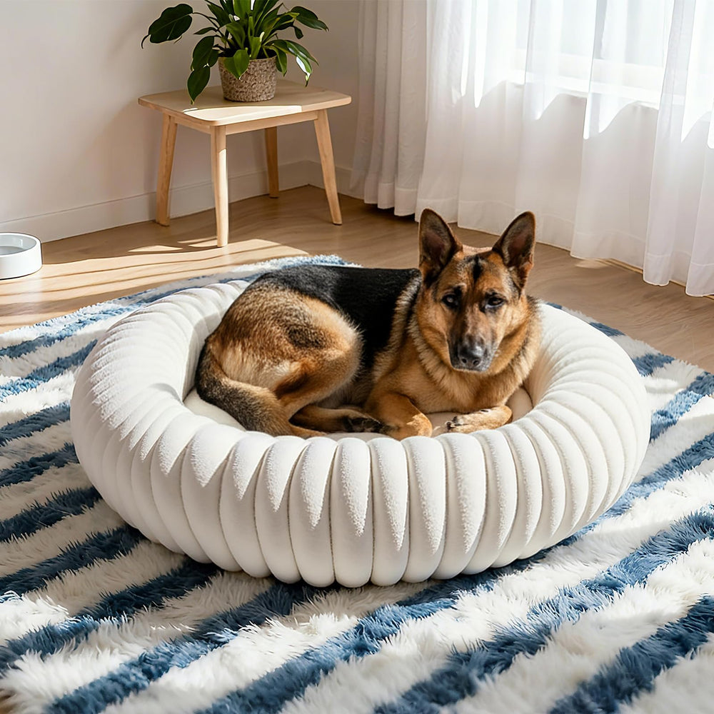 URGVANZ PET cama grande para mascotas, diseño envolvente en crema.