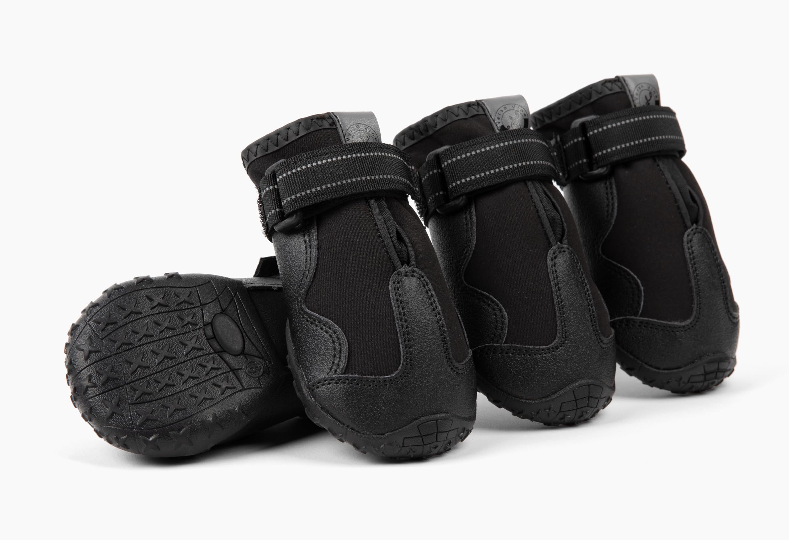 Versa Vine botas para perro bajo la lluvia, patas secas y protegidas.
