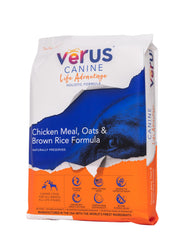 VeRUS perro disfrutando el alimento seco, energía para el día.