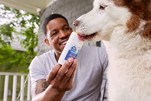 Uso diario de Vetality Twist-Lick gel para comodidad y cuidado dental.