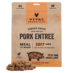 Vital Essentials trozos blandos de cerdo crudo en empaque, listo para gato