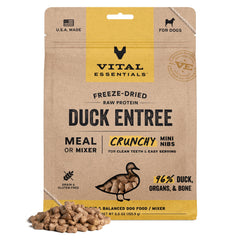 Vital Essentials pato crudo mini nibs envase, snack proteico para perros activos.