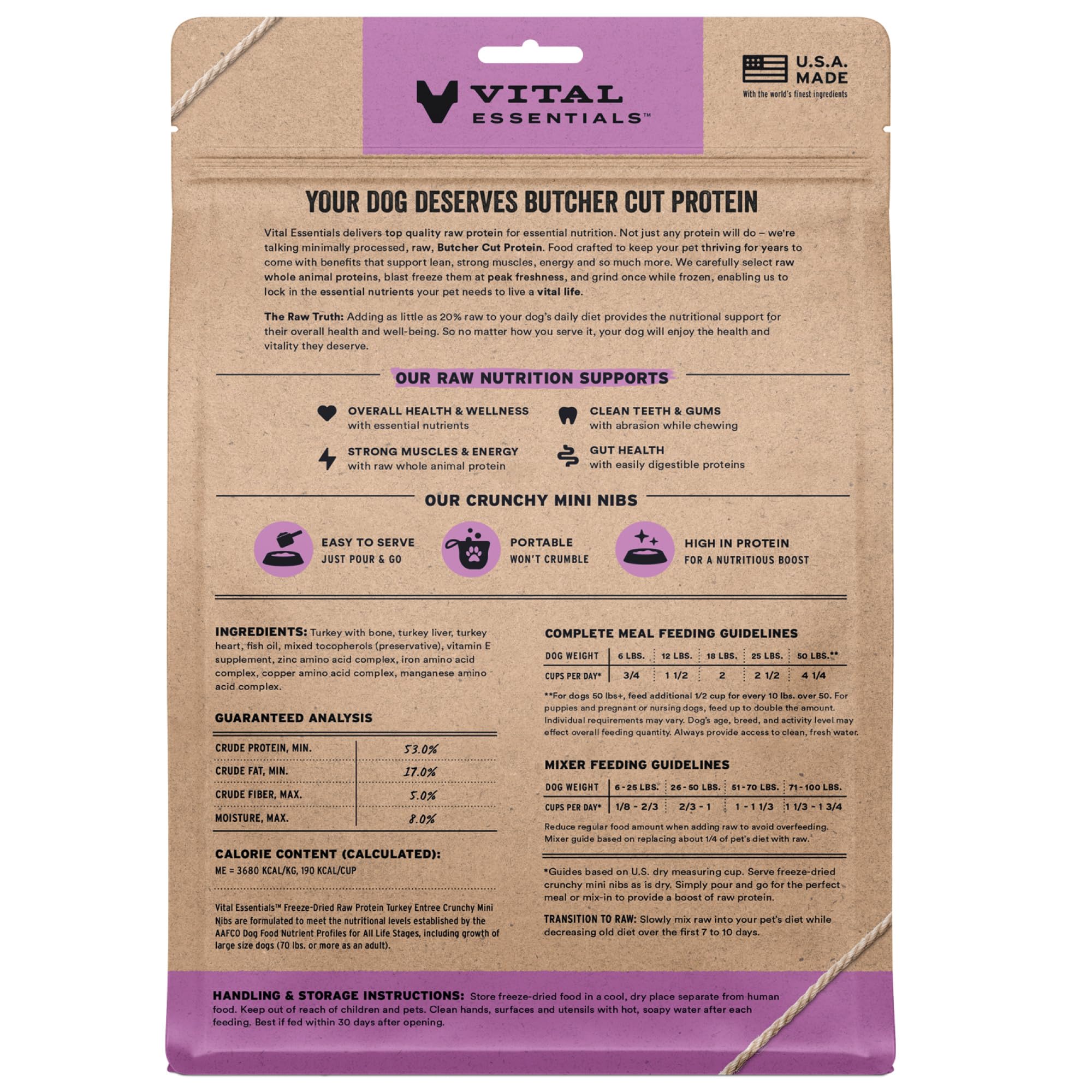 Vital Essentials trocitos crujientes de pavo en plato como comida completa