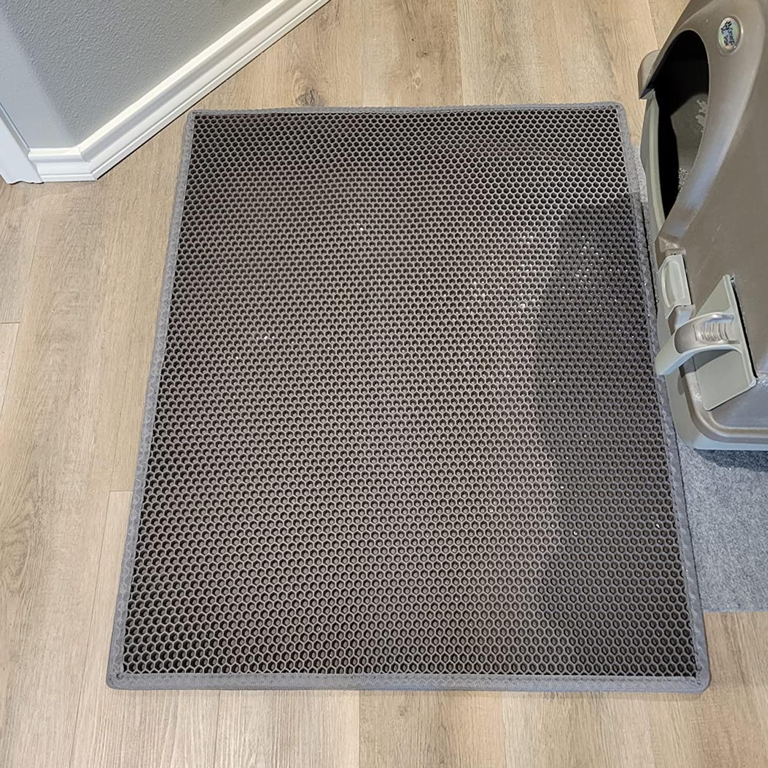 Borde exterior de nailon podría absorber orina si es excesiva.