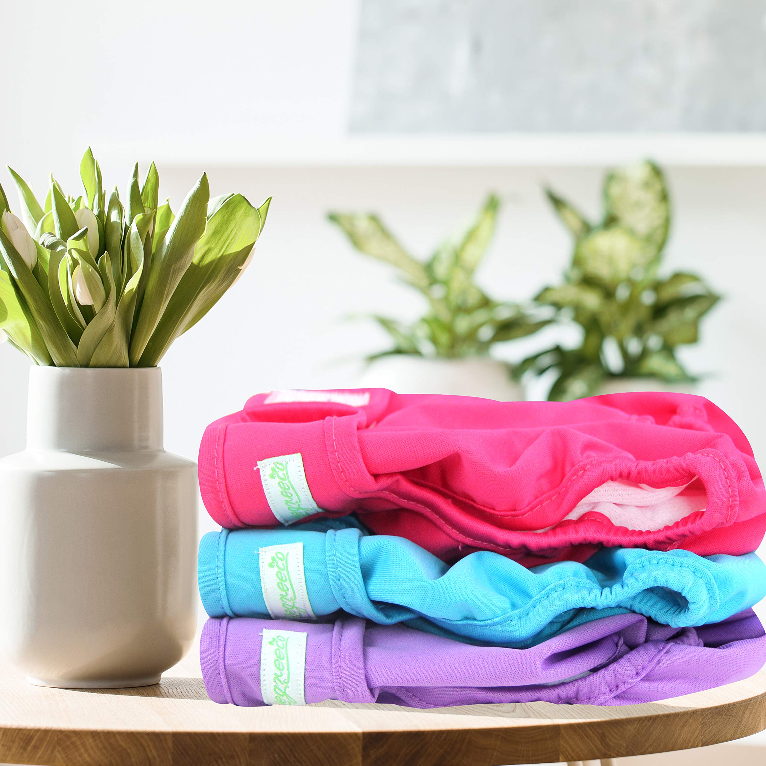 Pañales Wegreeco para perras en calor, diseño femenino cómodo y seguro.