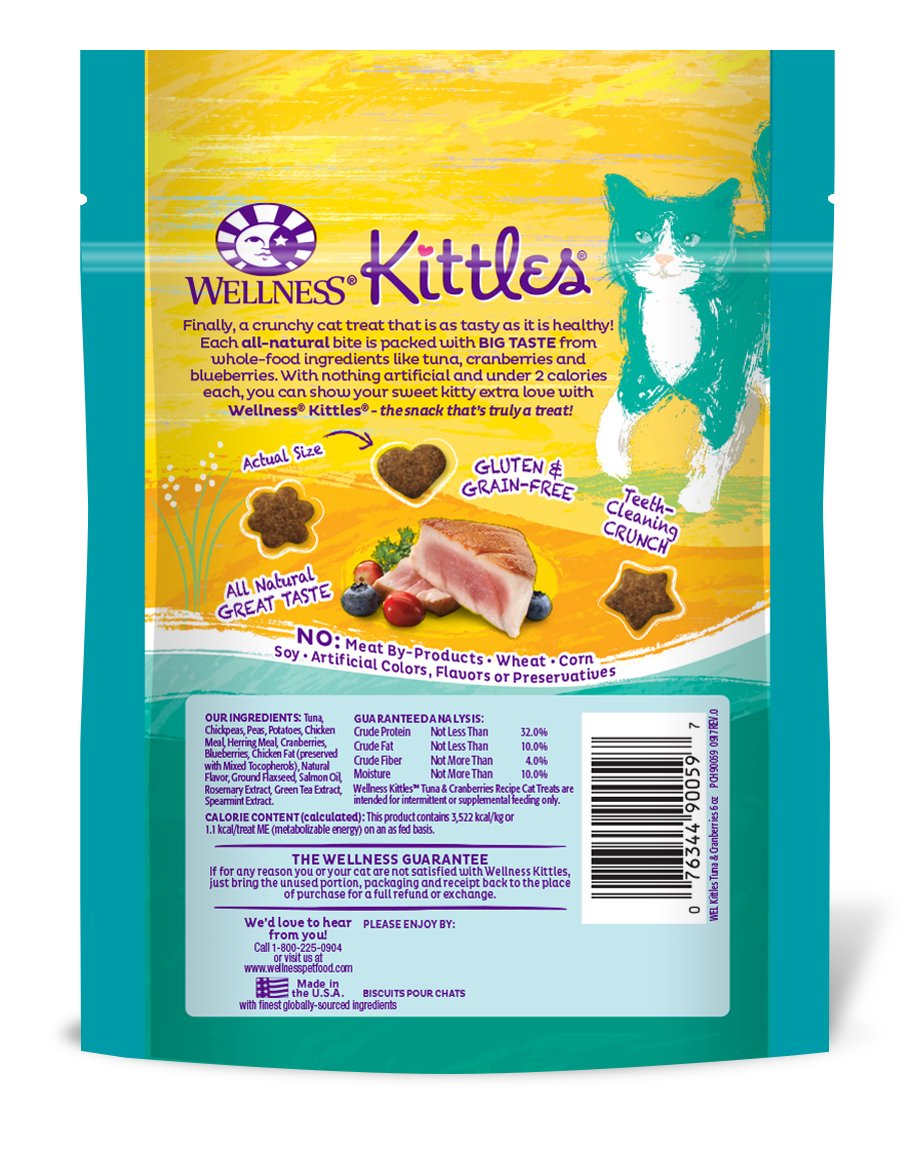 Paquete de 4 x 6 oz Wellness Kittles con atún y arándanos para premiar.