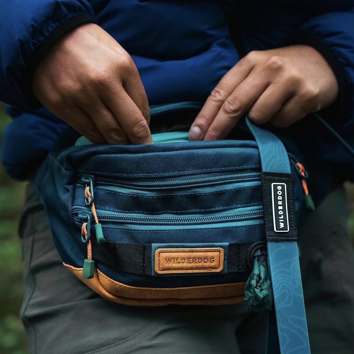 Wilderdog Bandolera con dimensiones 10x6x2 pulgadas para almacenamiento compacto.