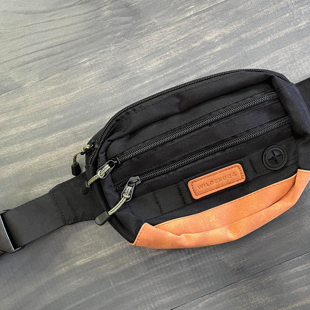 Riñonera Wilderdog con correa ajustable, confort en paseos largos.
