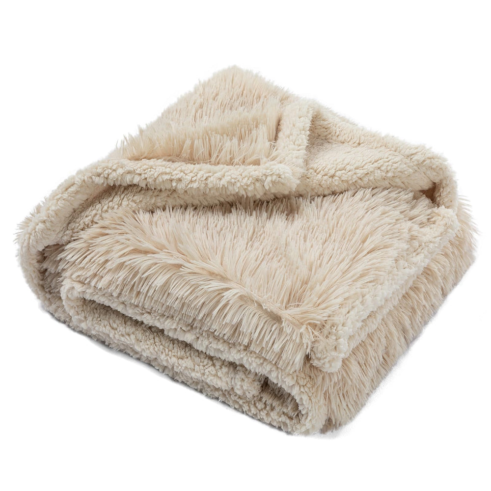 Wowchine manta impermeable crema para perro sobre sofá protege la tapicería y conforta.