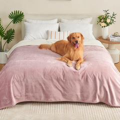 Manta Yaning rosa polvo, frontal, protege cama y sofá con tacto suave.