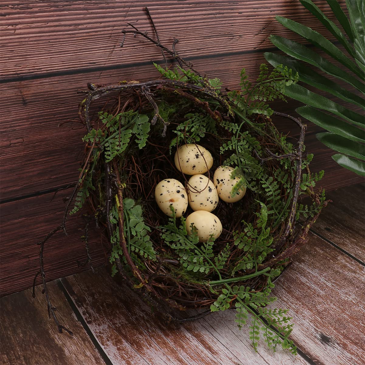 Detalle decorativo interior con nido de aves YARNOW