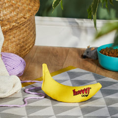Yeowww! Juguete plátano curvo amarillo para fomentar juego activo.