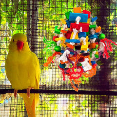 Juguete YUEPET con masticación natural para aves pequeñas y exploración segura.