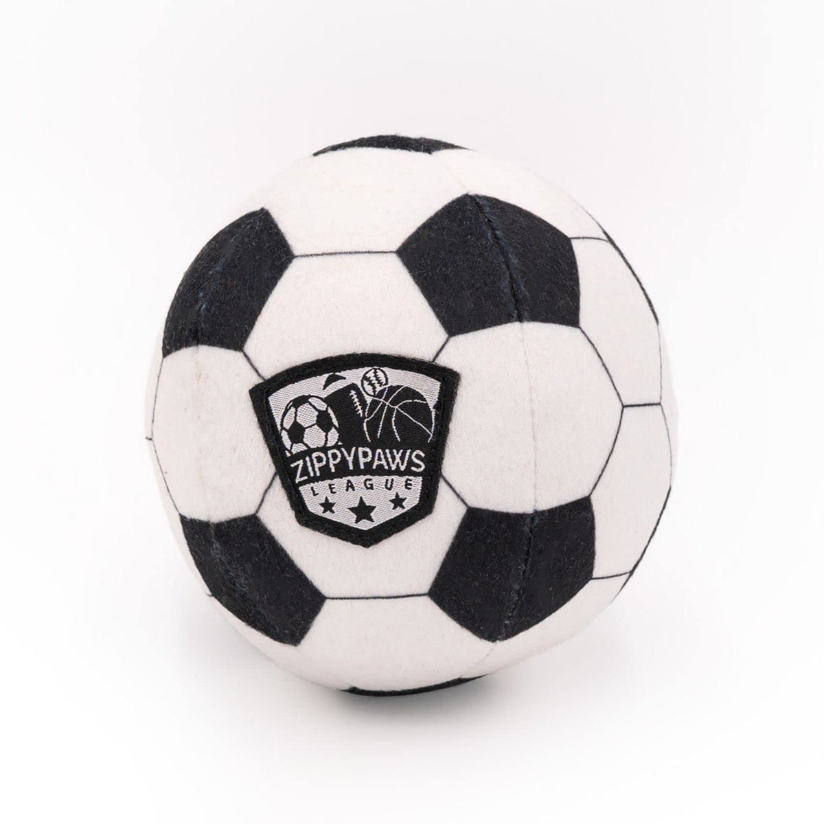ZippyPaws SportsBallz balón de fútbol peluche para juego dinámico.